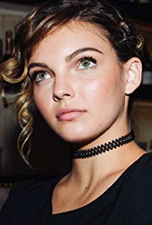 How tall is Camren Bicondova?